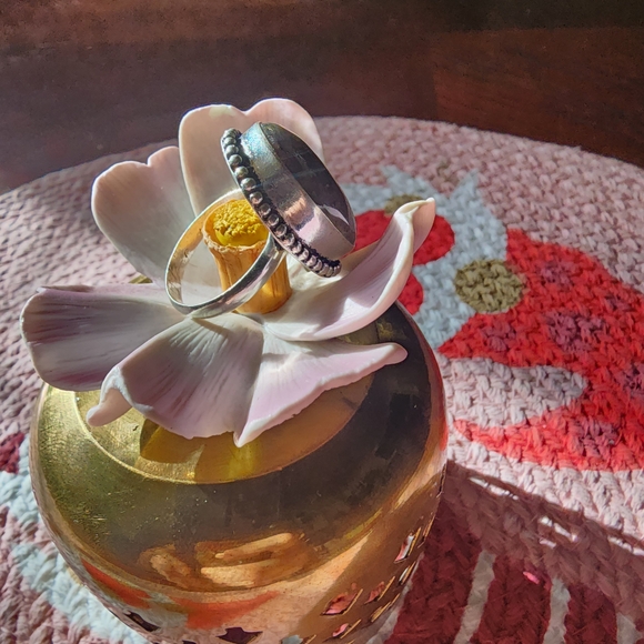 Ring - Picture 3 of 4